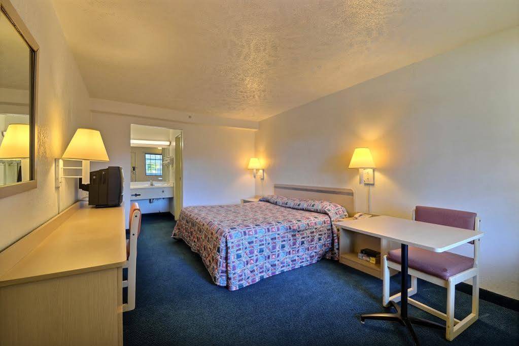 Days Inn By Wyndham Indianapolis South Esterno foto